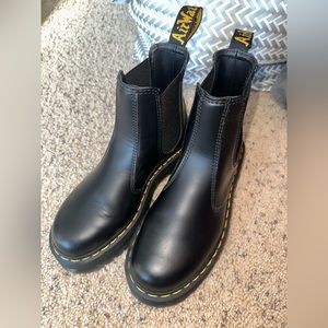 Doc Marten Smooth Chelsea Platform Boots